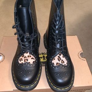Bnwt Dr Martens Bentley Ii Heart 